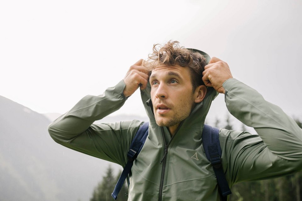 Mann beim Wandern 