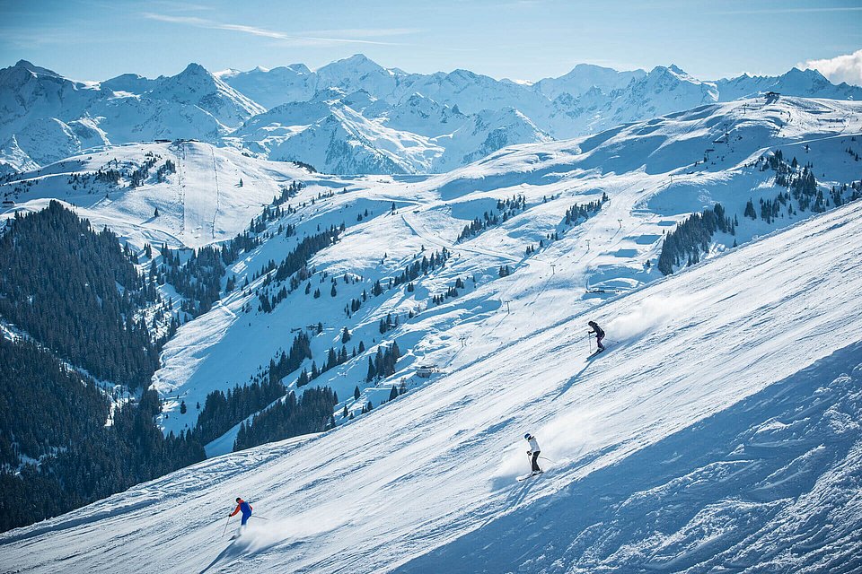 Skifahrer auf Piste 