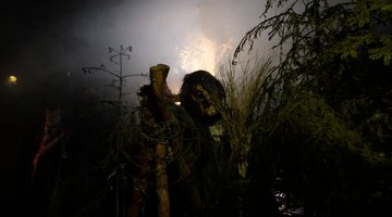 Figur im Dunkeln