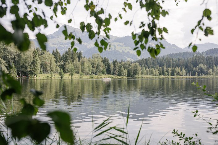 Schwarzsee mit Bergpanorama
