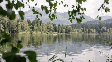Schwarzsee mit Bergpanorama