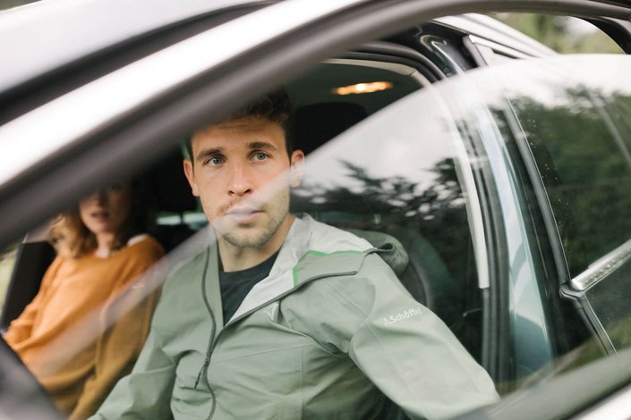 Mann im Auto