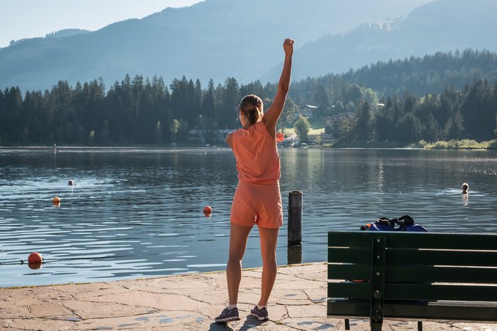 Frau am See