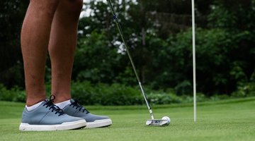 Golfer beim Loch