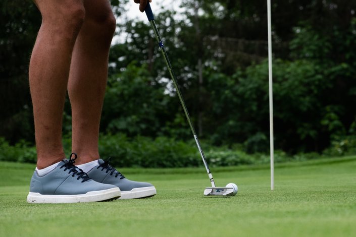 Golfer beim Loch