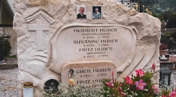 Der Grabstein von Familie Huber