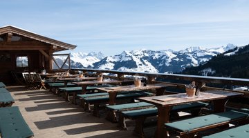 Terrasse mit Bergpanorama