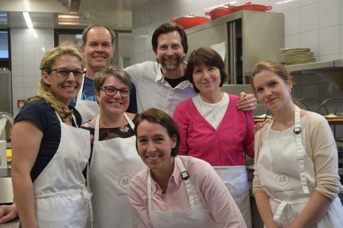 Gruppe beim Kochkurs