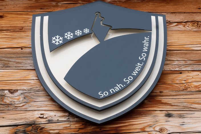 Schild an der Wand