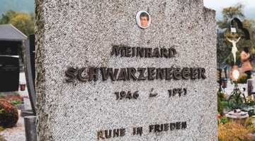 Der Grabstein von Meinhard Schwarzenegger