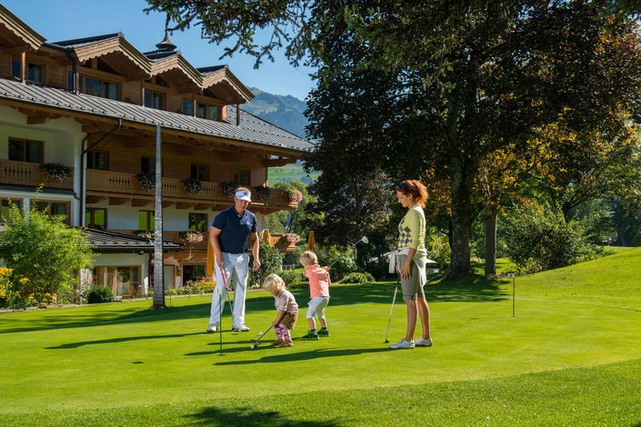 Family at golf course Rasmushof