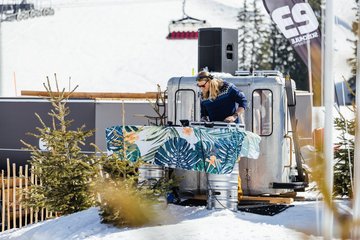 DJ legt auf auf der Skipiste