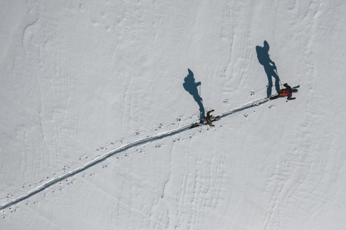Zwei Skitourengeher im Gelände