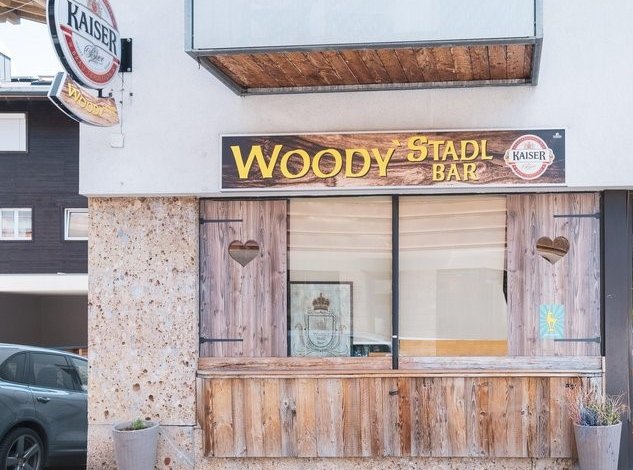 Kleine Bar aus Holz