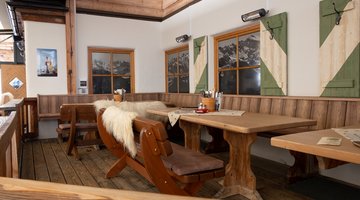 Tische im Innenraum