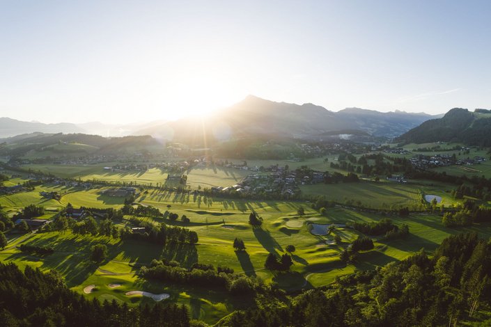 Golfplatz zum Sonnenaufgang