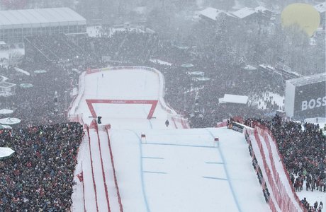 Hahnenkamm im Schnee Zuschauer beim Rennen