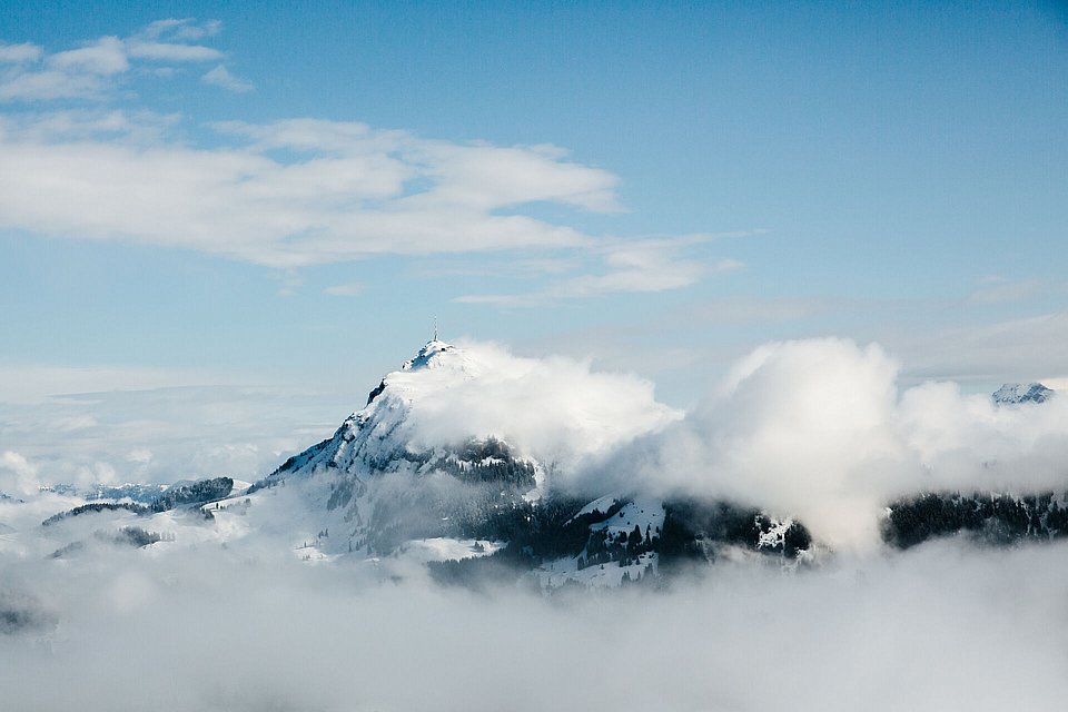 Verschneites Bergpanorama