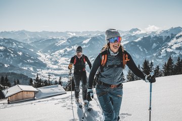 Paar beim Skitouren 