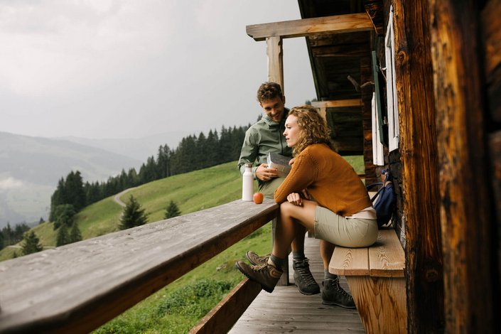Wanderer an Bergütte
