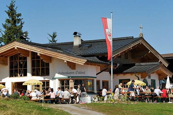 Außenansicht Hahnenkammstüberl im Sommer