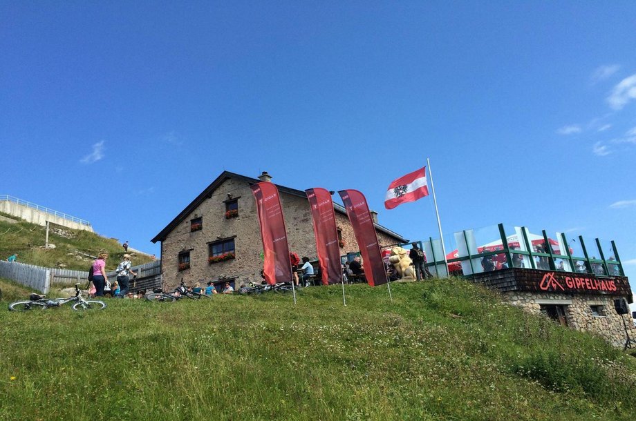 Gipfelhaus-Sommer.jpg
