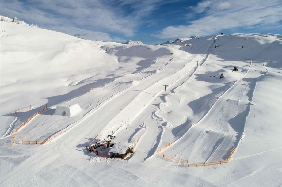 SnowparkHorn.jpg