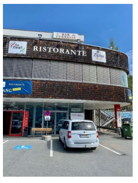 Behindertenparkplatz-Sportfeld-2a.png