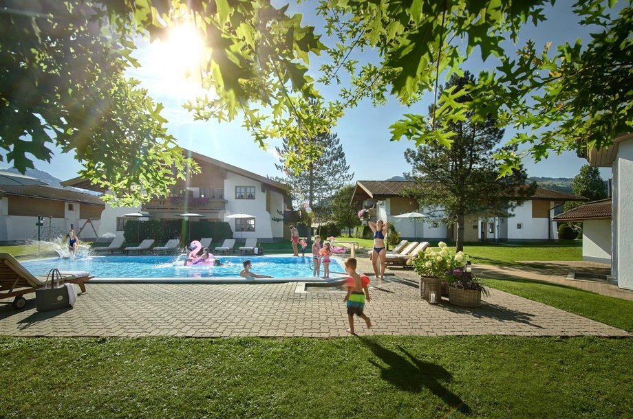 Outdoor-Pool.jpg