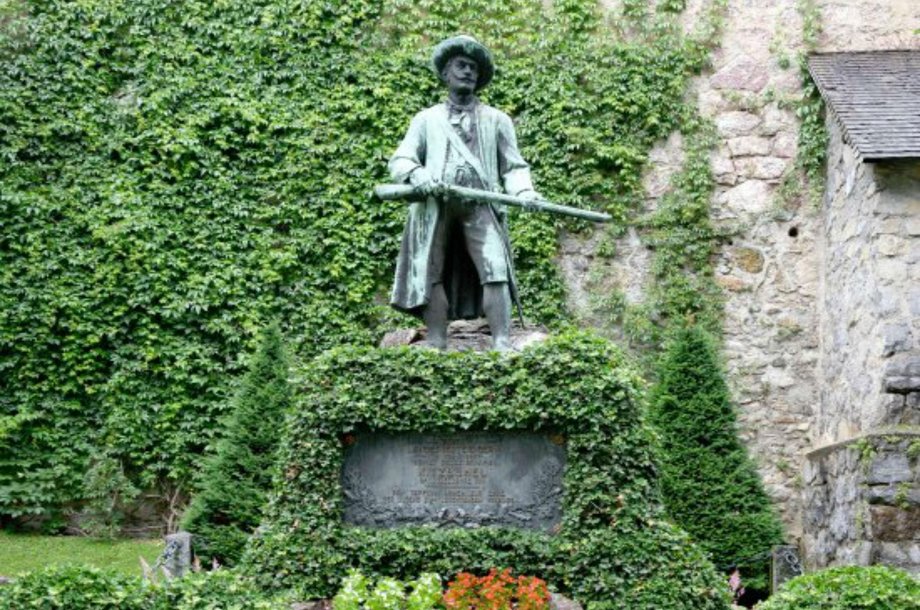 Freiheitskaempferdenkmal.jpg